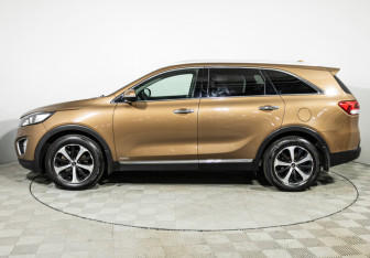 Подержанный автомобиль Kia Sorento 2017 года (8 фото)