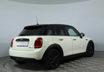Подержанный автомобиль MINI Hatch 2017 года (5 фото)