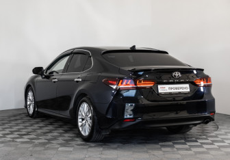 Подержанный автомобиль Toyota Camry Sedan 2018 года (7 фото)