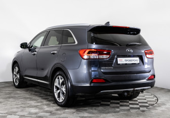 Подержанный автомобиль Kia Sorento 2016 года (7 фото)