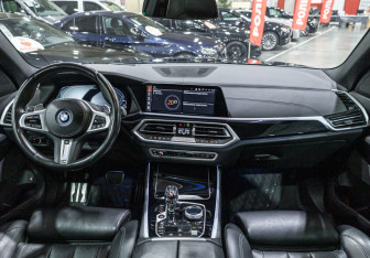 Подержанный автомобиль BMW X5 2022 года (14 фото)