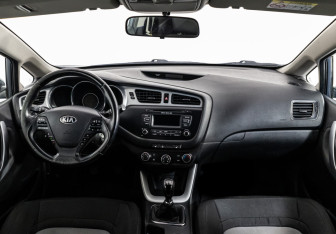 Подержанный автомобиль Kia Ceed Hatchback 2013 года (10 фото)