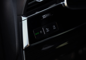 Подержанный автомобиль Audi Q8 2019 года (22 фото)