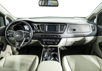Подержанный автомобиль Kia Carnival 2019 года (13 фото)