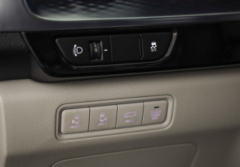 Подержанный автомобиль Kia Carnival 2022 года (23 фото)