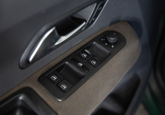 Подержанный автомобиль Volkswagen Amarok 2011 года (13 фото)