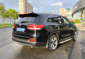 Подержанный автомобиль Kia Sorento 2016 года (4 фото)