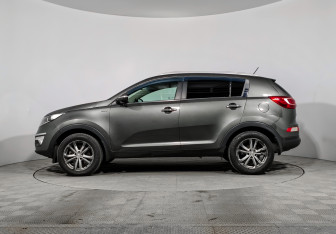 Подержанный автомобиль Kia Sportage 2011 года (8 фото)