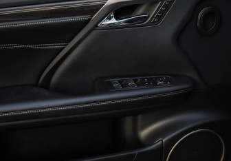 Подержанный автомобиль Lexus RX 2017 года (26 фото)