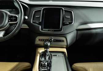 Подержанный автомобиль Volvo XC90 2017 года (14 фото)