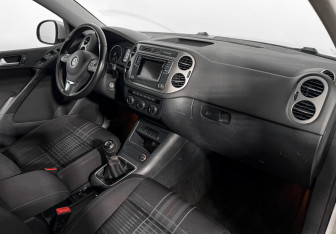 Подержанный автомобиль Volkswagen Tiguan 2016 года (13 фото)