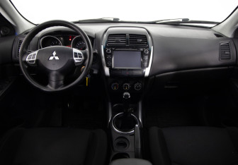 Подержанный автомобиль Mitsubishi ASX 2012 года (9 фото)