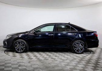 Подержанный автомобиль Toyota Camry Sedan 2017 года (8 фото)