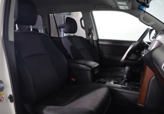Подержанный автомобиль Toyota Land Cruiser Prado 2014 года (21 фото)