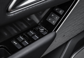 Подержанный автомобиль Land Rover Range Rover Velar 2020 года (26 фото)