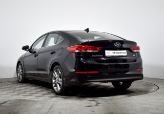 Подержанный автомобиль Hyundai Elantra Sedan 2018 года (7 фото)