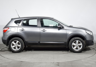 Подержанный автомобиль Nissan Qashqai 2012 года (4 фото)