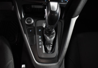 Подержанный автомобиль Ford Focus Hatchback 2017 года (16 фото)