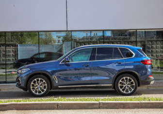 Подержанный автомобиль BMW X5 2020 года (9 фото)