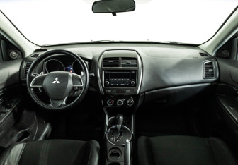 Подержанный автомобиль Mitsubishi ASX 2013 года (13 фото)