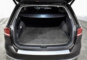 Подержанный автомобиль Volkswagen Passat Wagon 2017 года (21 фото)