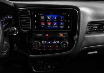 Подержанный автомобиль Mitsubishi Outlander 2017 года (17 фото)