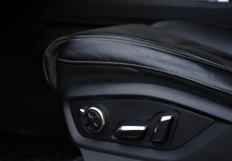 Подержанный автомобиль Audi Q7 2015 года (26 фото)