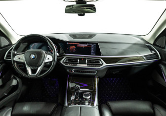 Подержанный автомобиль BMW X7 2020 года (13 фото)