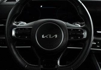 Подержанный автомобиль Kia Sportage 2023 года (4 фото)