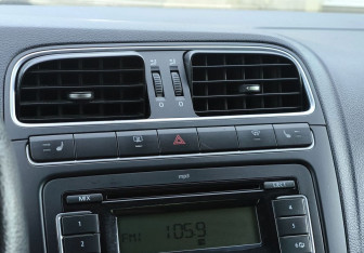 Подержанный автомобиль Volkswagen Polo Sedan 2011 года (15 фото)
