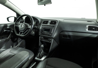 Подержанный автомобиль Volkswagen Polo Sedan 2016 года (9 фото)