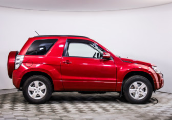 Подержанный автомобиль Suzuki Grand Vitara 2008 года (4 фото)