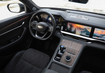 Подержанный автомобиль Geely Monjaro 2025 года (9 фото)