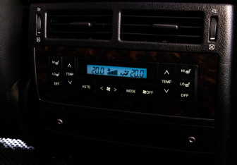 Подержанный автомобиль Toyota Land Cruiser Suv 2011 года (29 фото)
