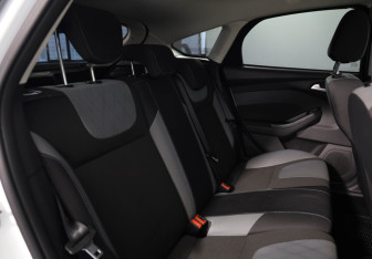 Подержанный автомобиль Ford Focus Hatchback 2013 года (19 фото)
