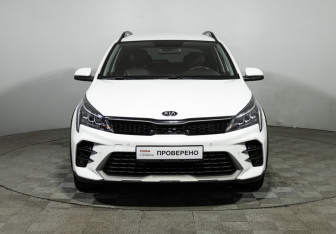 Подержанный автомобиль Kia Rio Hatchback 2021 года (2 фото)