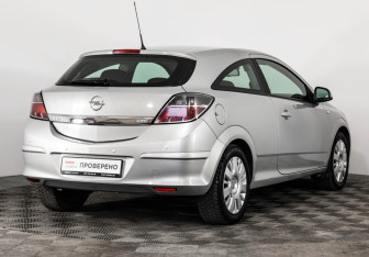 Подержанный автомобиль Opel Astra Hatchback 2010 года (5 фото)