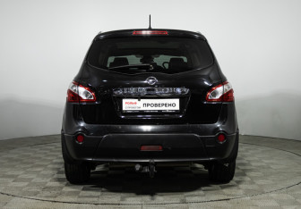 Подержанный автомобиль Nissan Qashqai+2 2011 года (6 фото)