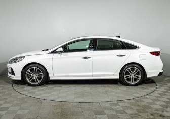 Подержанный автомобиль Hyundai Sonata 2017 года (8 фото)