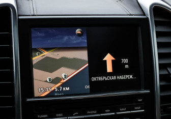 Подержанный автомобиль Porsche Cayenne 2011 года (19 фото)