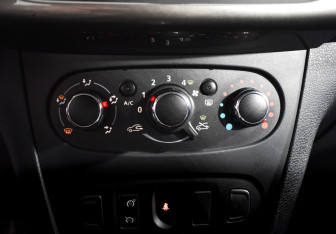 Подержанный автомобиль Renault Sandero 2020 года (16 фото)