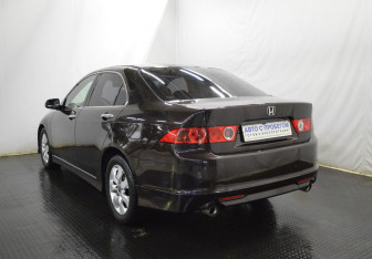 Подержанный автомобиль Honda Accord Sedan 2006 года (7 фото)