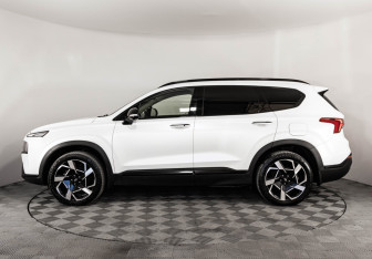 Подержанный автомобиль Hyundai Santa Fe 2022 года (10 фото)