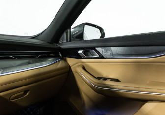 Подержанный автомобиль Lynk&Co 09 2023 года (23 фото)