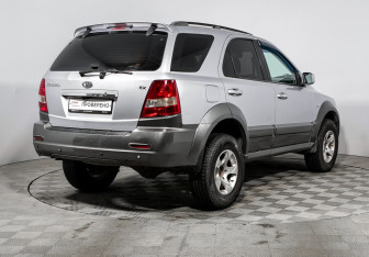Подержанный автомобиль Kia Sorento 2006 года (5 фото)