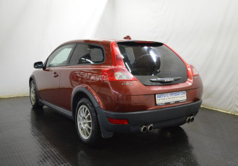 Подержанный автомобиль Volvo C30 2007 года (7 фото)