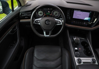 Подержанный автомобиль Volkswagen Touareg 2019 года (12 фото)