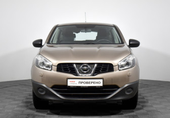 Подержанный автомобиль Nissan Qashqai 2013 года (2 фото)