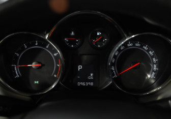 Подержанный автомобиль Chevrolet Cruze Hatchback 2012 года (12 фото)