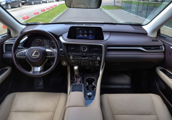 Подержанный автомобиль Lexus RX 2019 года (10 фото)